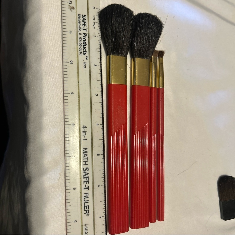 ELIZABETH & ARDEN LONG 2 RED FACE BRUSH & 2 Eye Color Brushes New 7.5” 4 Pieces